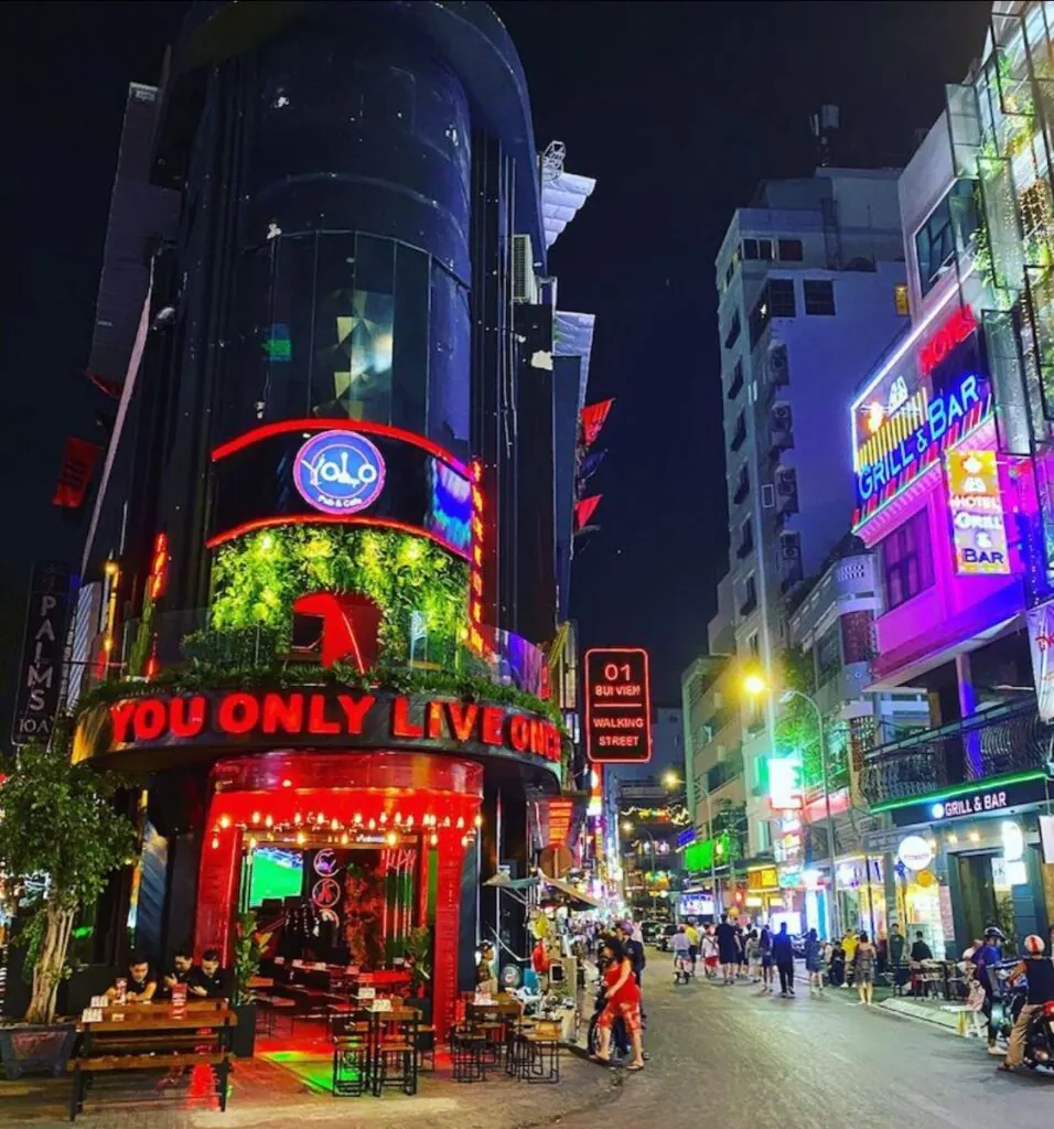 范五老街与碧文街夜间现场
